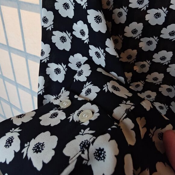 Ann Taylor Poppy Floral Flowy Floral Long Sleeve Black White Pullover Blouse XL - Picture 2 of 6